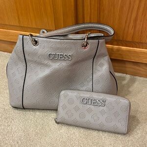 GUESS women’s purse with matching wallet, shoulder bag, light brown/tanish color